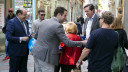 Teodoro García Egea dando un paseo electoral por G...