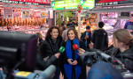 Carmen Fúnez visita el mercado de Santa María de la Cabeza en Madrid