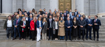 Cuca Gamarra, Miguel Tellado y diputados del GPP junto a ganaderos y consejeros del Partido Popular