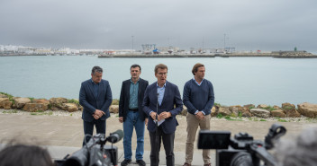 Nuñéz Feijóo en su visita a Barbate. 