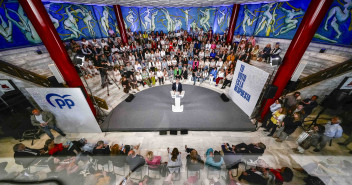 Alberto Núñez Feijóo en el acto Mujer, Familia y Conciliación en Santander