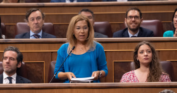 La vicesecretaria Ana Alós, en la sesión de control al Gobierno