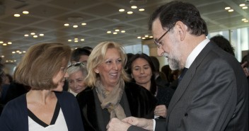 Mariano Rajoy y María Dolores De Cospedal acreditándose en la Convención Nacional del Partido Popular