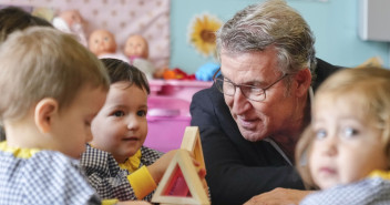 Feijóo visita una escuela infantil en Guadalajara