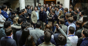 Alberto Núñez Feijóo mantiene un encuentro con jóvenes de NNGG en Valladolid