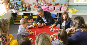 Feijóo visita una escuela infantil en Guadalajara