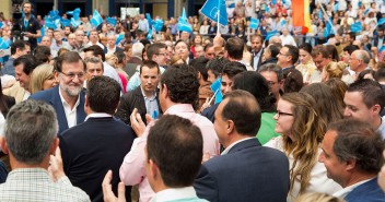 Rajoy a su llegada al recinto del acto del Partido Popular en Alicante