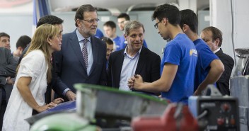 Mariano Rajoy, Alicia Sánchez Camacho y Alberto Fernández  durante la visita a un centro de Formación Profesional