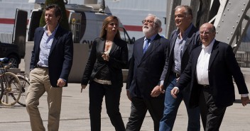 Miguel Arias Ceñete con Carlos Floriano, Alicia Sánchez-Camacho y Esteban González Pons a su llegada a Barcelona