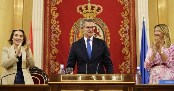 Alberto Núñez Feijóo en la reunión con senadores y diputados del grupo popular