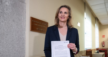 Paloma Martín en el registro de la reforma de la Ley del Suelo en el Senado