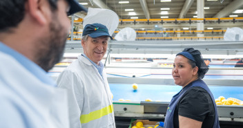 Feijóo y López Miras visitan la empresa García Aranda