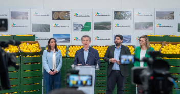 Feijóo y López Miras visitan la empresa García Aranda