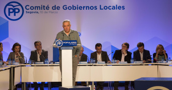 Javier Arenas en el Comité de Gobiernos Locales del PP