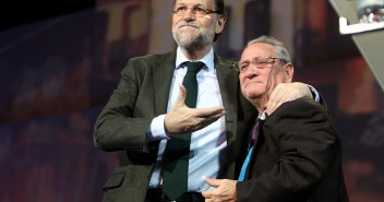 Mariano Rajoy Brey saluda a Jesús Quiroga alcalde de Almatret