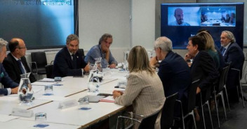 El vicesecretario de Asuntos Económicos, Juan Bravo, durante la reunión con consejeros de Energía