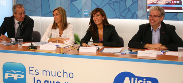 Reunión Ana Mato y Alicia Sánchez-Camacho con portavoces municipios preferentes del área metropolitana de Barcelona