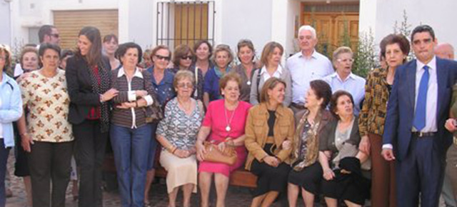 María Dolores de Cospedal con afiliados y simpatizantes en Corral de Calatrava (Ciudad Real)