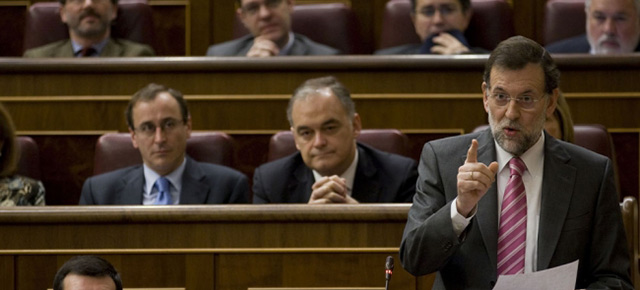 El presidente del Partido Popular, Mariano Rajoy, durante su intervención en la sesión de control