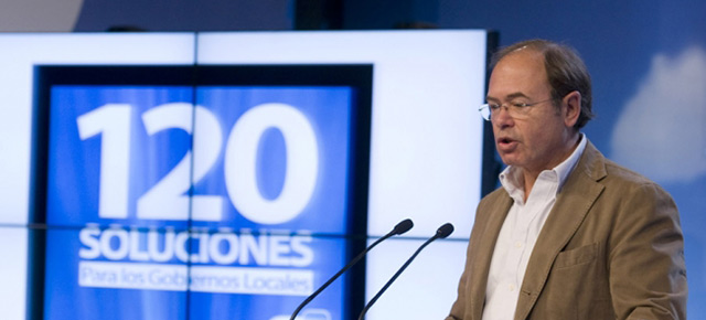 Pío García-Escudero durante su intervención en la Convención municipal