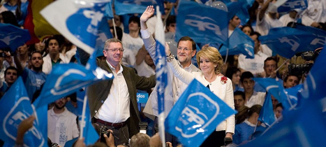 Mariano Rajoy, Alberto Ruiz-Gallardón y Esperanza Aguirre en el acto de cierre de campaña