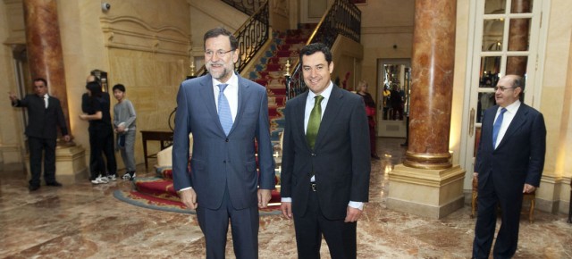 Mariano Rajoy y Juanma Moreno en Forum Europa 