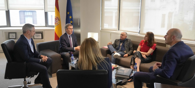 Feijóo, Ana Alós y Juan Bravo junto al secretario general de UGT