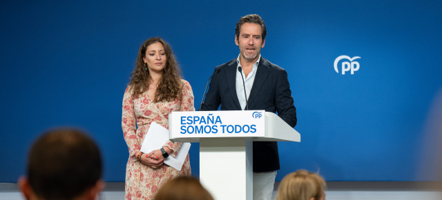 Ester Muñoz y Borja Sémper en rueda de prensa