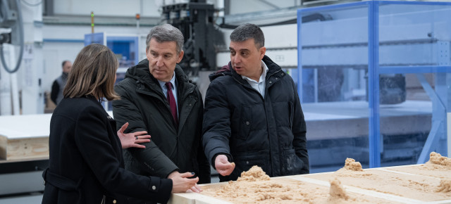 Feijóo en la visita a la empresa Medgon en Palencia