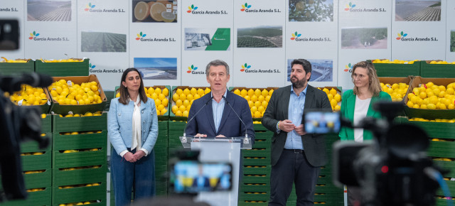 Feijóo y López Miras visitan la empresa García Aranda