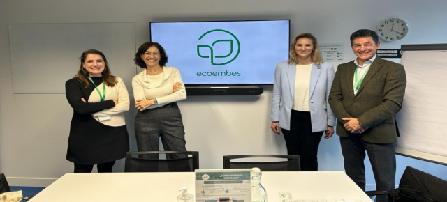 La vicesecretaria de Desarrollo Sostenible, Paloma Martín, y el secretario ejecutivo de Biodiversidad, Rafael García, en la reunión mantenida con Ecoembes