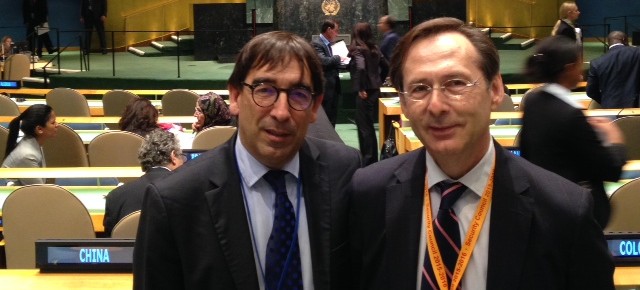 Juan Carlos Grau con Gonzalo Robles en el plenario de Naciones Unidas. Fuente propia