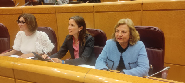 Cristina Casanueva, Raquel González y Carmen Leyte en la Comisión de Derechos de las Familias 