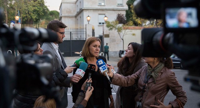 Mª Dolores de Cospedal acude a la Embajada de Francia en Madrid
