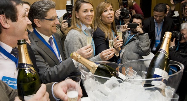 María Dolores de Cospedal y Alicia Sánchez-Camacho en la convención del PP de Cataluña