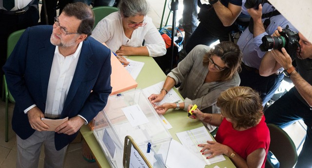 Mariano Rajoy ejerciendo su derecho a voto