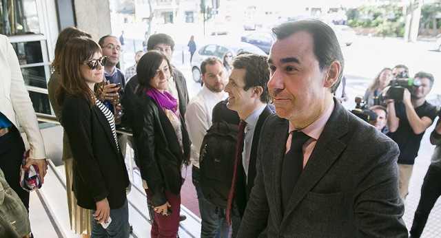 Fernando Martínez-Maillo y Pablo Casado a su llegada al almuerzo-coloquio organizado por el Club Siglo XXI