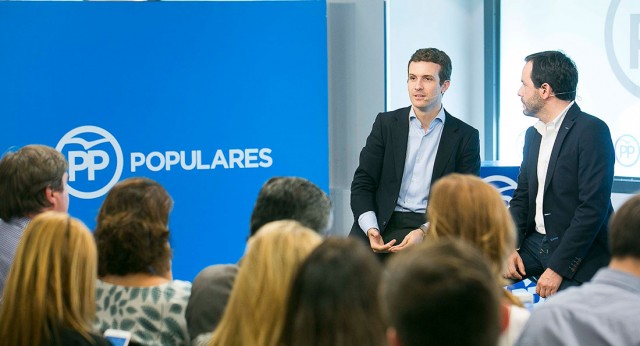 Pablo Casado interviene en una charla con Yago de Marta