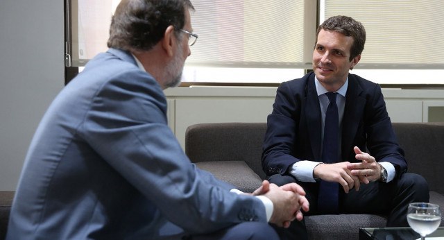 Casado y Rajoy mantienen una reunión en la sede nacional del Partido Popular