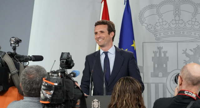 El presidente del Partido Popular, Pablo Casado, atiende a los medios de comunicación desde La Moncloa