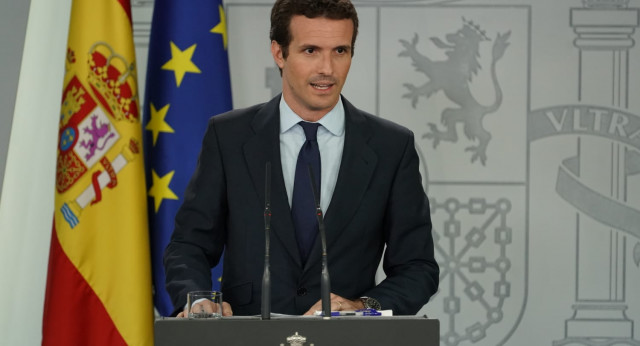 El presidente del Partido Popular, Pablo Casado, atiende a los medios de comunicación desde La Moncloa