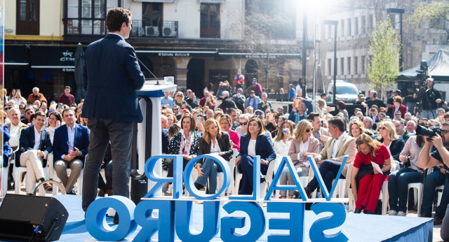 Pablo Casado, en un encuentro con los candidatos de la zona del “Besaya” en Torrelavega