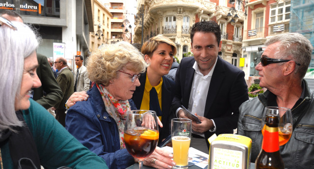 Teodoro García y Noelia Arroyo, campaña Puerta a Puerta en Cartagena