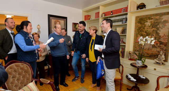 Teodoro García y Noelia Arroyo, campaña Puerta a Puerta en Cartagena