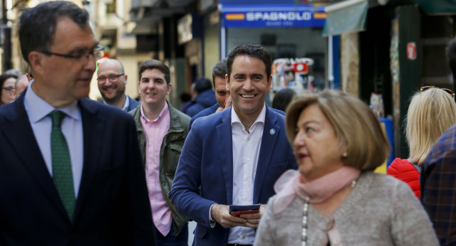 Teodoro García Egea paseo por calles de Murcia