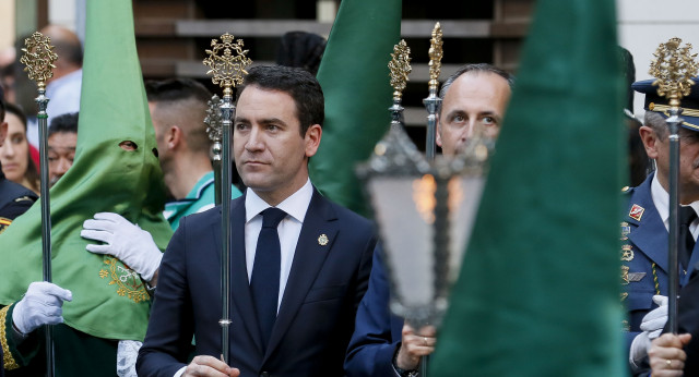 Teodoro García Egea participa en una procesión en Murcia