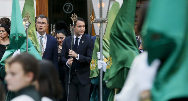 Teodoro García Egea participa en una procesión en Murcia