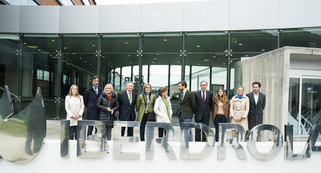 Pablo Casado visita las instalaciones de Iberdrola en Larraskitu