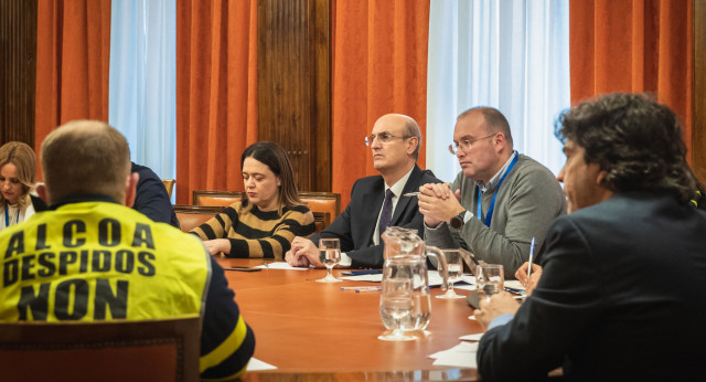 Reunión con CCOO y UGT acerca del expediente de extinción de empleo de la empresa Alcoa