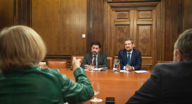 Reunión con Sibylle Katharina Sorg, Wolfgang Dold y Florian Szamocki.